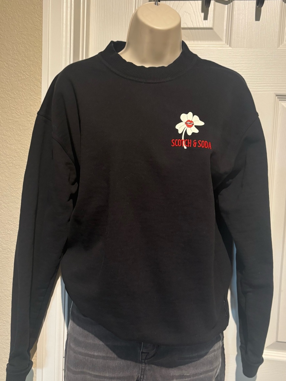 Scotch & Soda Flaming Fortune Crewneck sweatshirt with White & Red Floral Logo